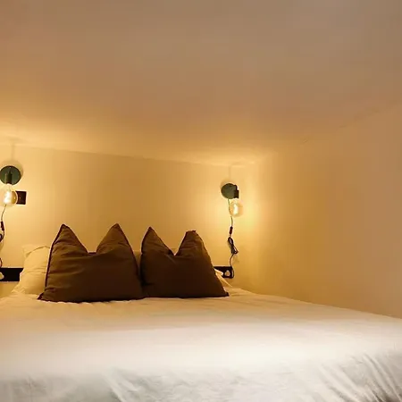 Modern And Bright Three Bed Apartment Bristol