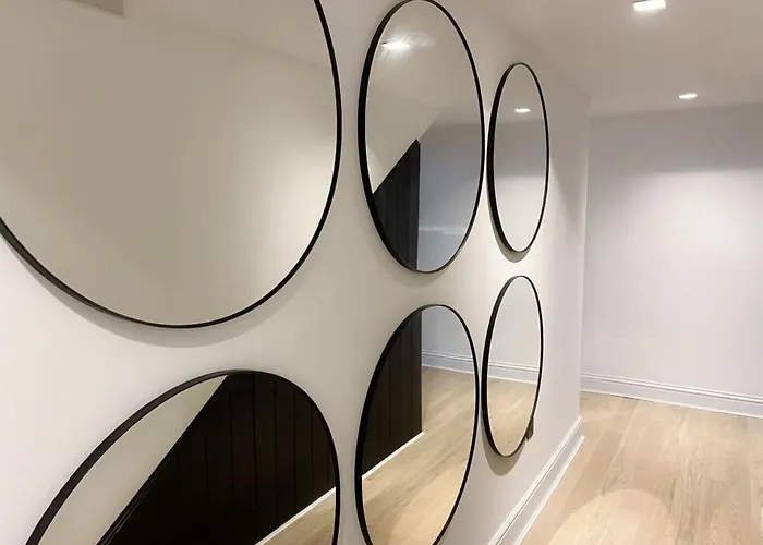 Modern And Bright Three Bed * Бристоль