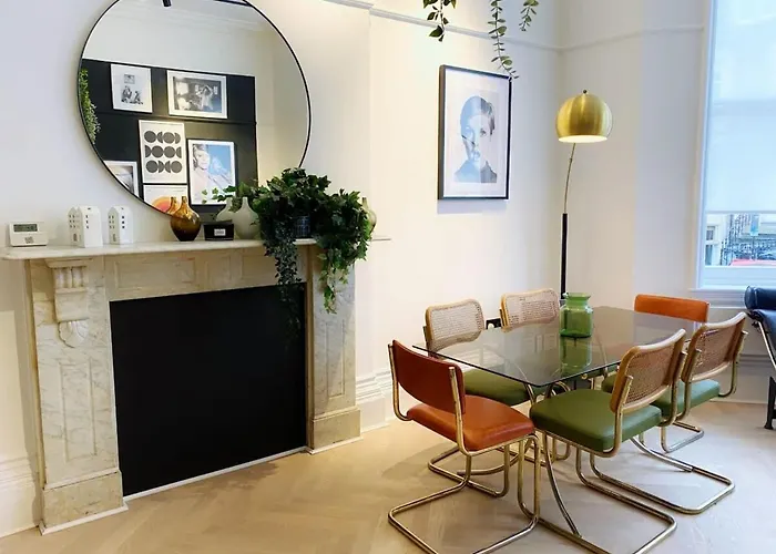 Modern And Bright Three Bed Μπρίστολ